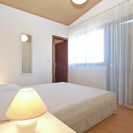 959 Apartman Peroj