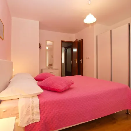 959 Apartman Peroj