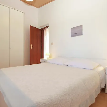 959 Apartman Peroj