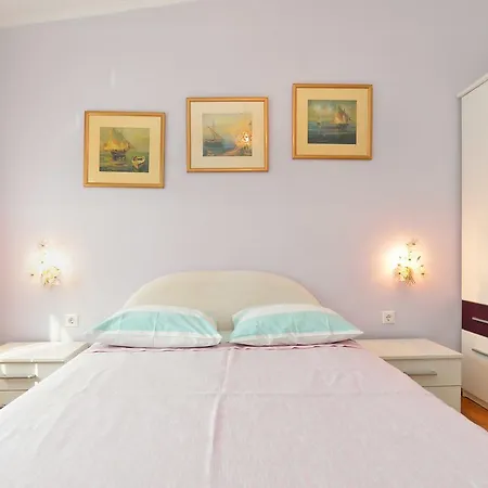 959 Apartman Peroj