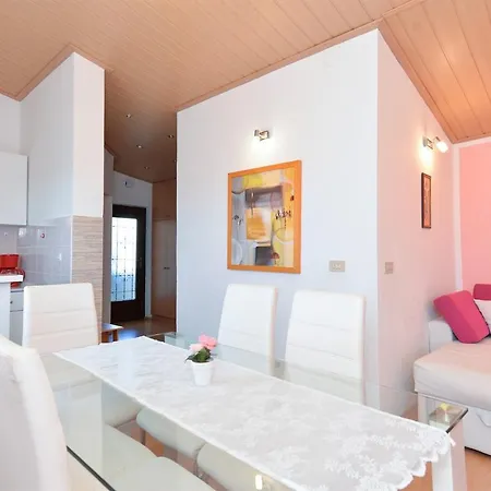 959 Apartman Peroj